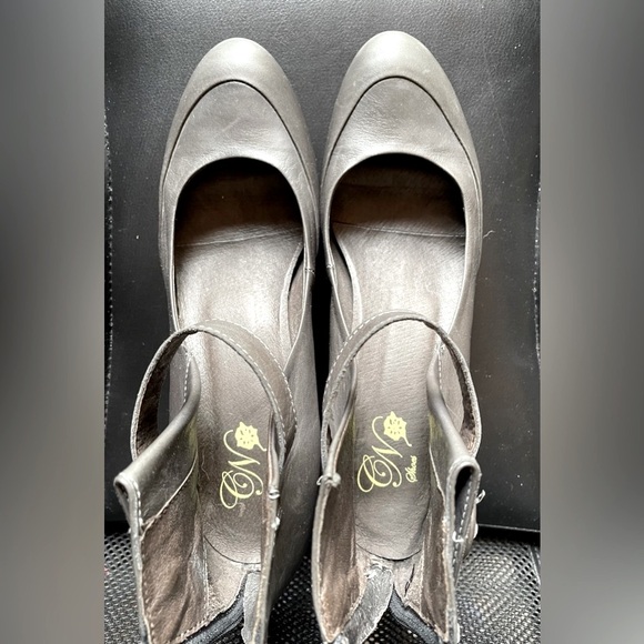 Handcrafted build in platform size 39 European leather grey shoes - Picture 7 of 8